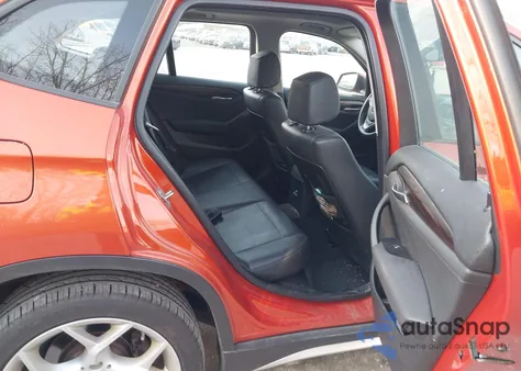 2013 BMW X1 xDrive28I z USA, uszkodzony, nr VIN WBAVL1C52DVR88401